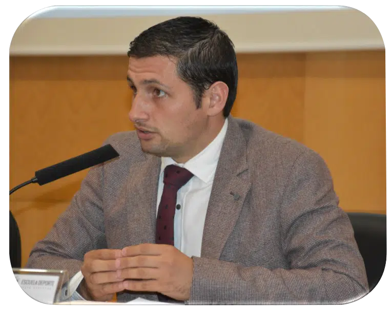 mANUEL REYES